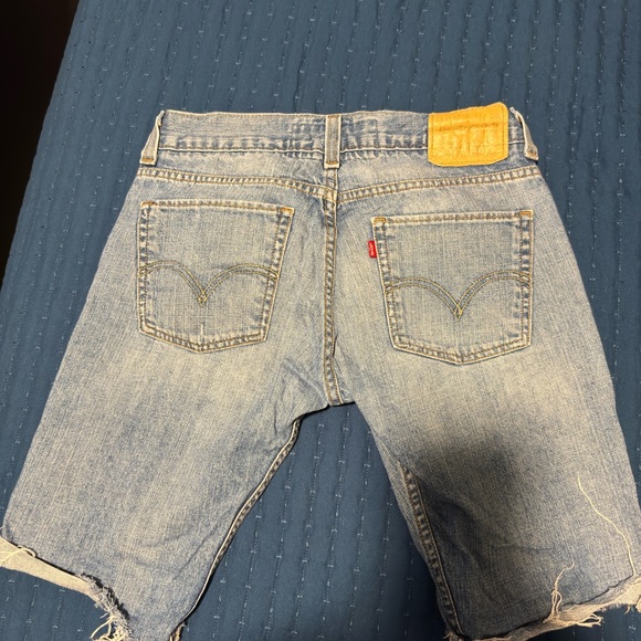 Levi's Classic Blue Denim Cut-Off Shorts - Picture 4 of 4